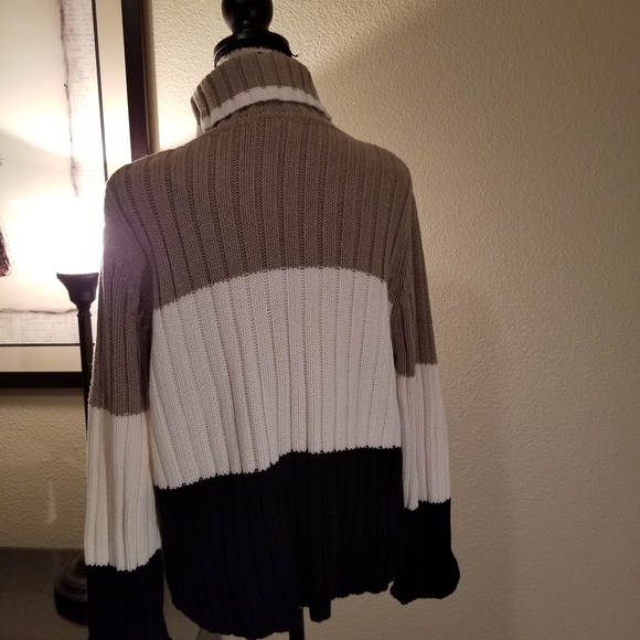 Sweater - Picture 5 of 5